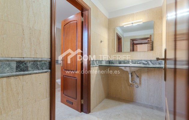 Wiederverkauf - Stadthaus -
Adeje - El Duque