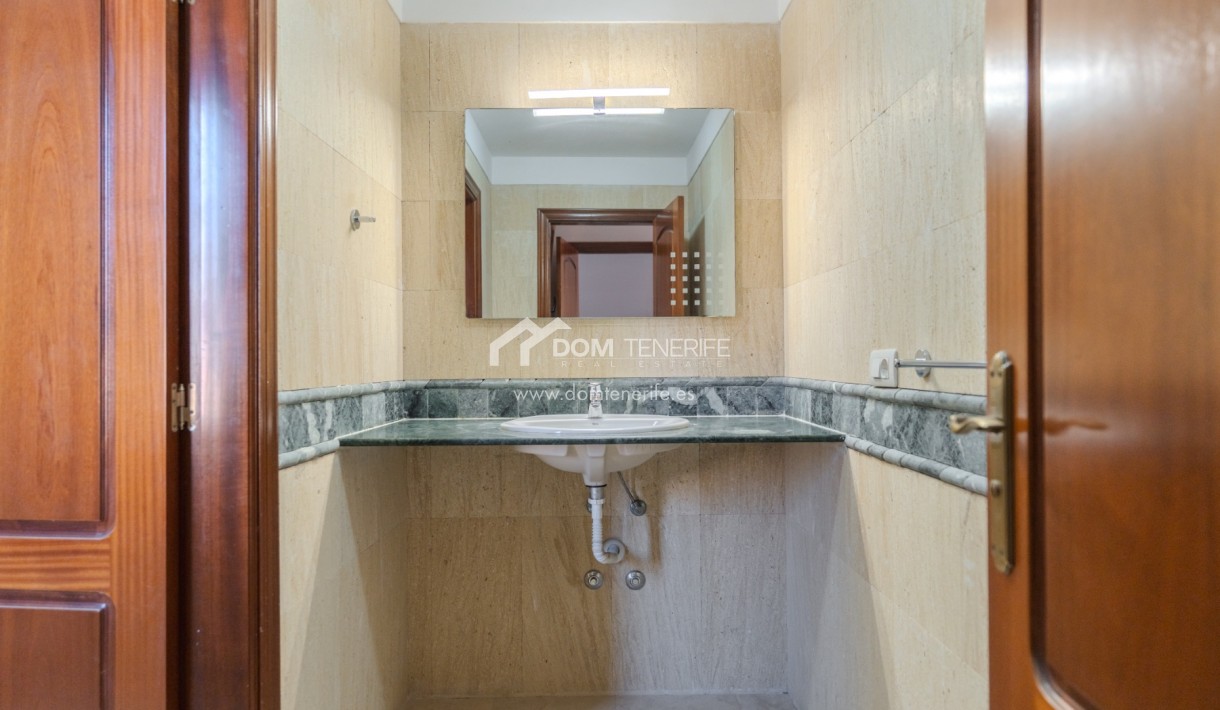 Wiederverkauf - Stadthaus -
Adeje - El Duque