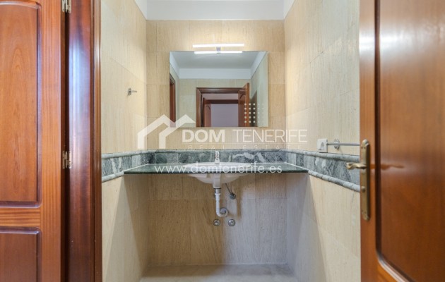 Wiederverkauf - Stadthaus -
Adeje - El Duque