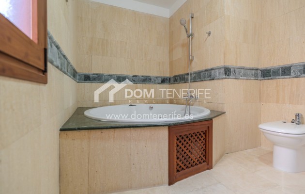 Wiederverkauf - Stadthaus -
Adeje - El Duque