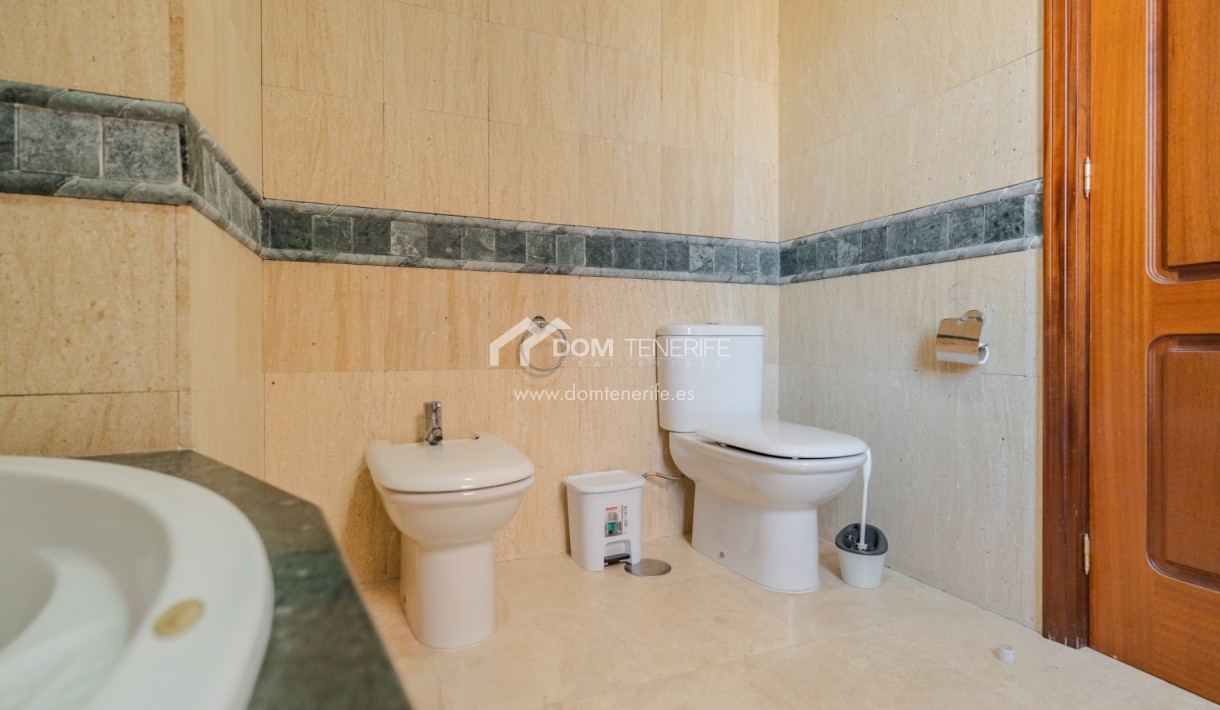 Wiederverkauf - Stadthaus -
Adeje - El Duque