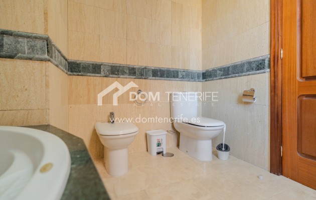 Wiederverkauf - Stadthaus -
Adeje - El Duque