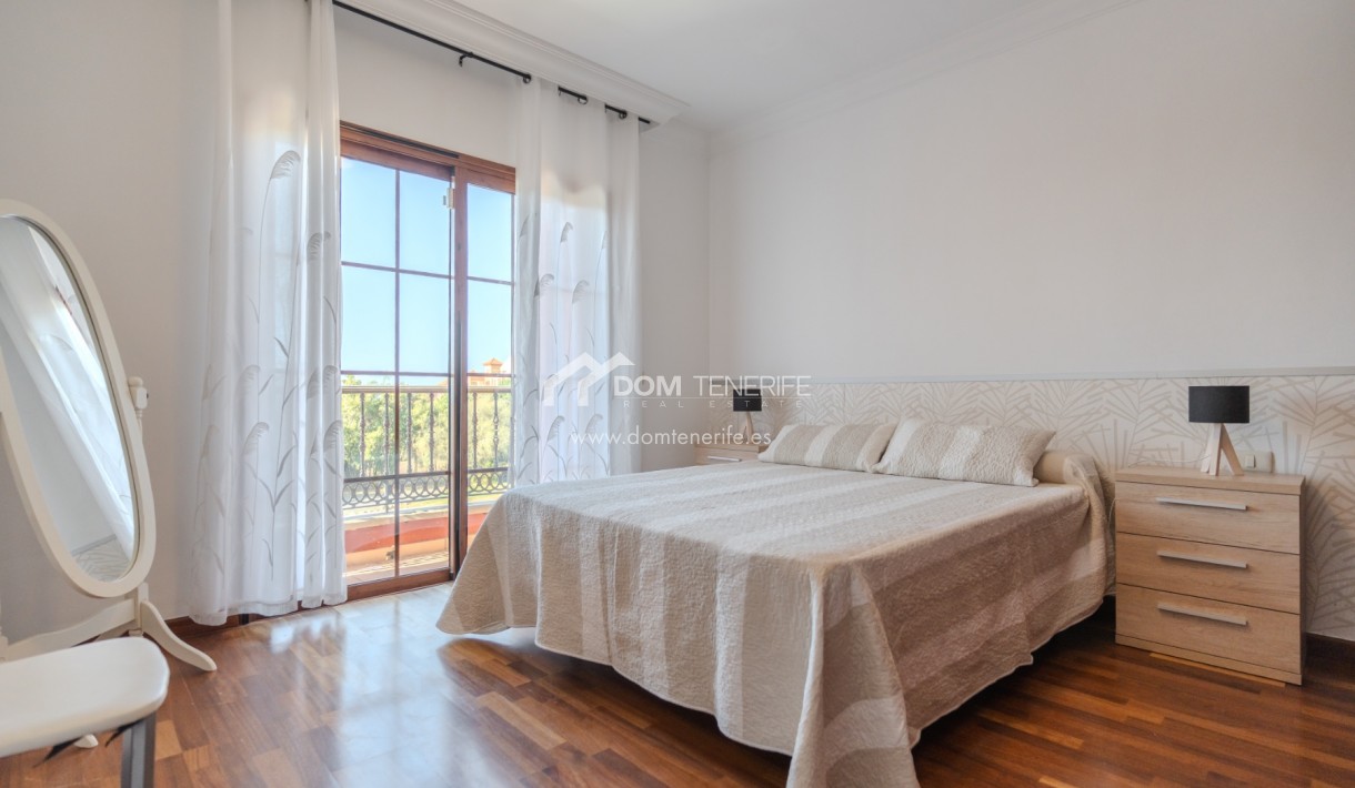 Wiederverkauf - Stadthaus -
Adeje - El Duque