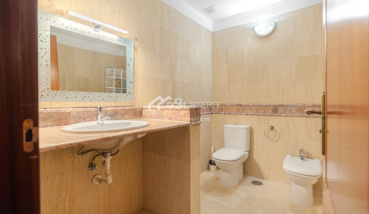 Wiederverkauf - Stadthaus -
Adeje - El Duque