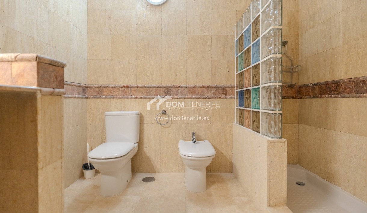 Wiederverkauf - Stadthaus -
Adeje - El Duque