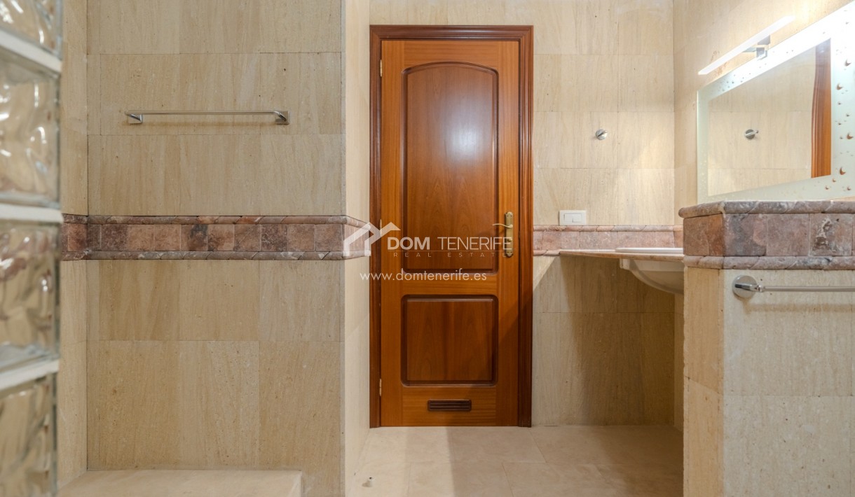 Wiederverkauf - Stadthaus -
Adeje - El Duque