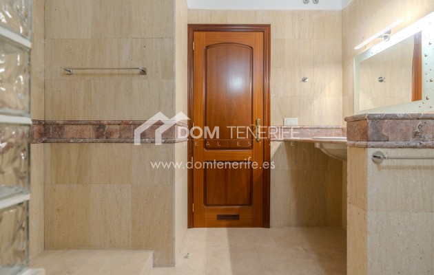 Wiederverkauf - Stadthaus -
Adeje - El Duque