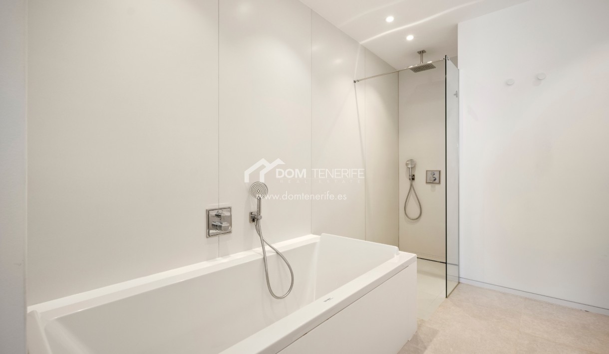 Revente - Plat -
Arona - Palm Mar