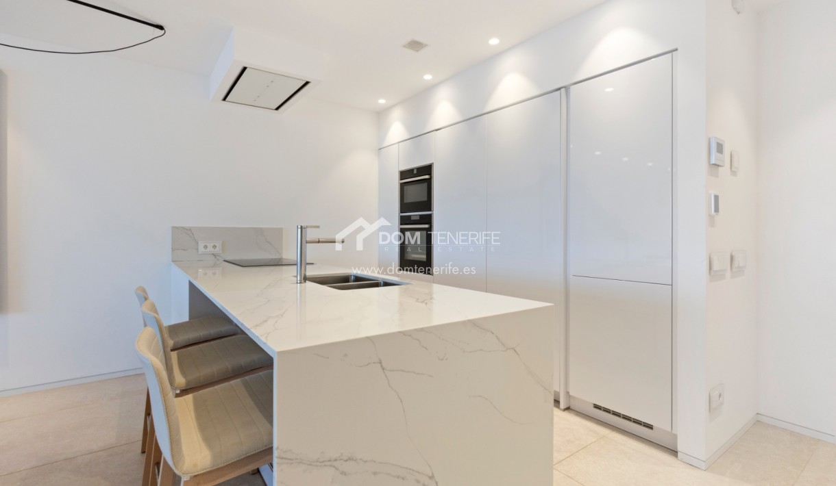 Revente - Plat -
Arona - Palm Mar