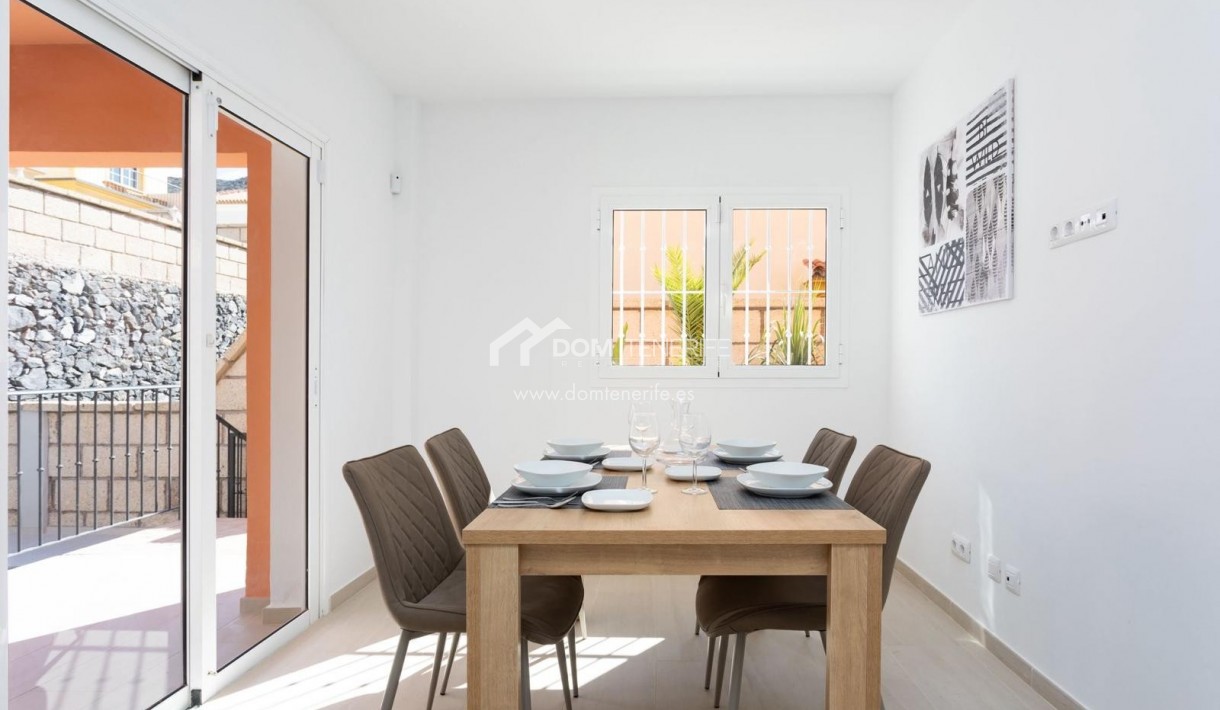 Продажа - Таунхаус -
Адехе - Эль Мадроняль