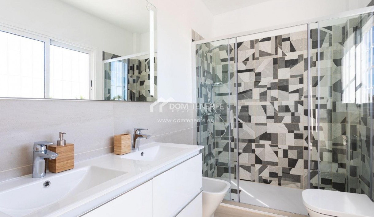 Продажа - Таунхаус -
Адехе - Эль Мадроняль