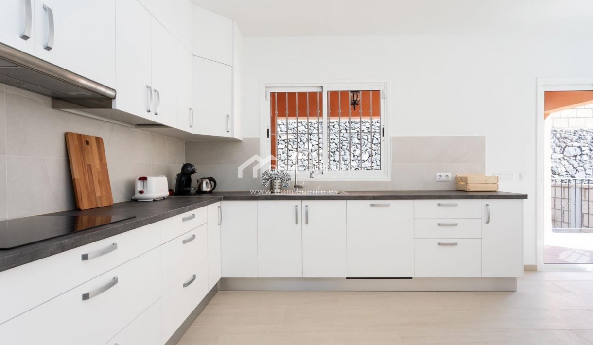 Продажа - Таунхаус -
Адехе - Эль Мадроняль