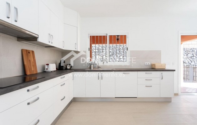 Продажа - Таунхаус -
Адехе - Эль Мадроняль