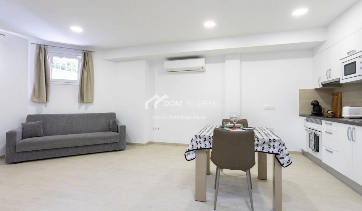 Продажа - Таунхаус -
Адехе - Эль Мадроняль