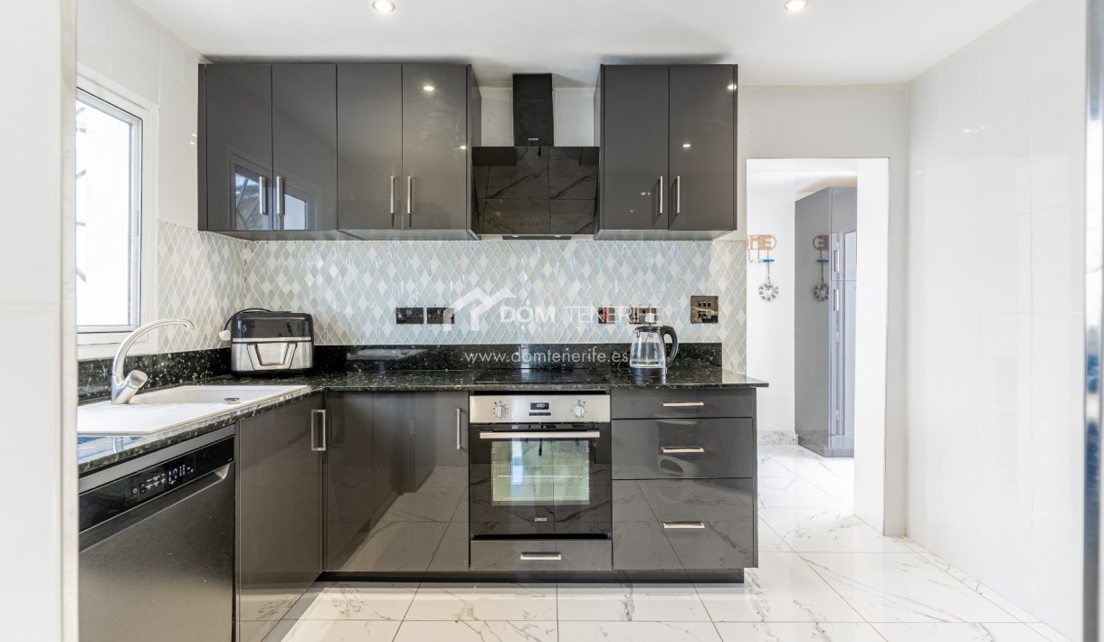 Revente - Villa -
Adeje - San Eugenio Alto