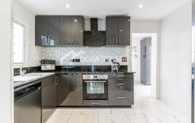 Revente - Villa -
Adeje - San Eugenio Alto