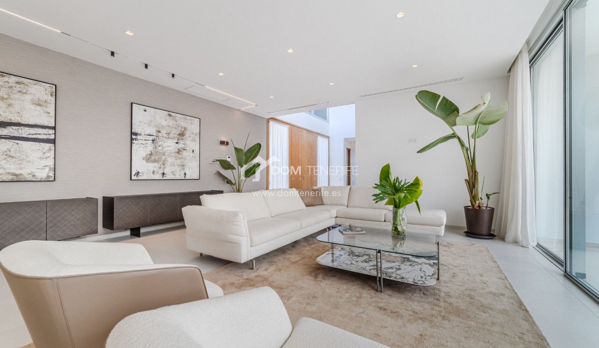 Elegantes Schlafzimmer Luxusvilla Costa Adeje Teneriffa