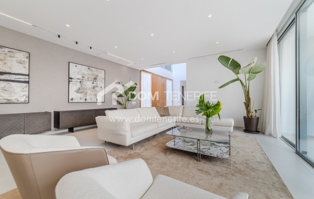 Elegantes Schlafzimmer Luxusvilla Costa Adeje Teneriffa