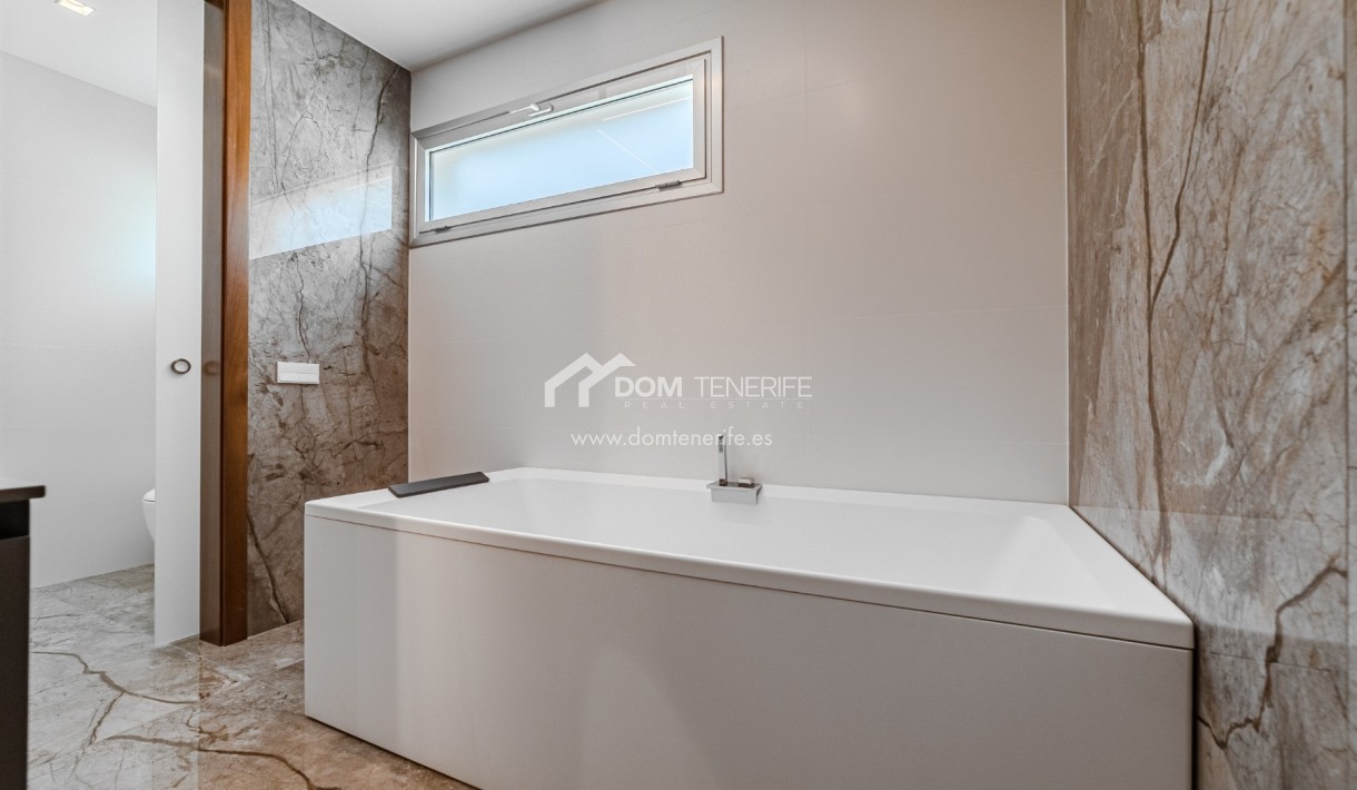 Wiederverkauf - Villa -
Adeje - La Caleta