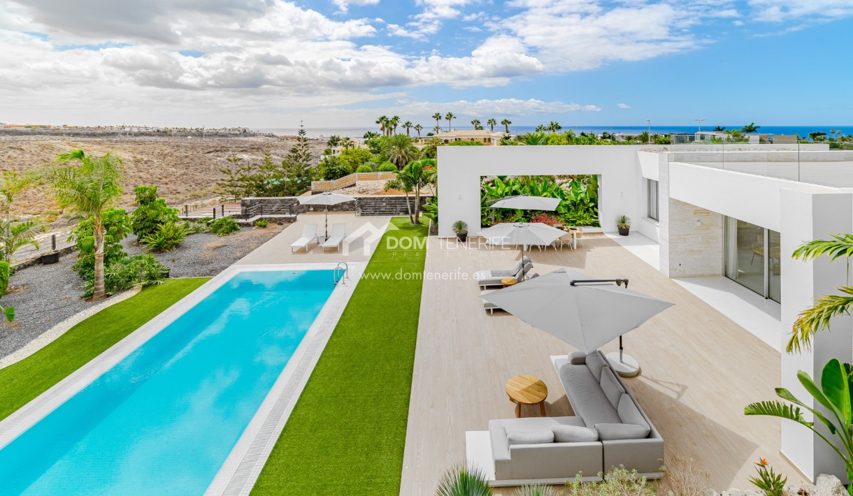 Garten und Poolbereich Luxusvilla La Caleta Teneriffa