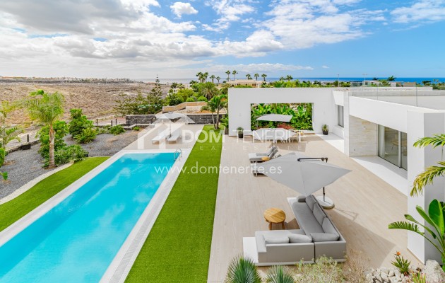 Garten und Poolbereich Luxusvilla La Caleta Teneriffa