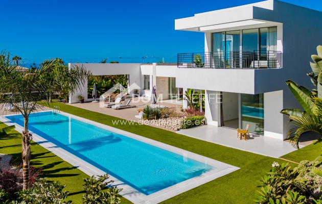 Zeitgenössische Villa mit Infinity Pool Costa Adeje Teneriffa