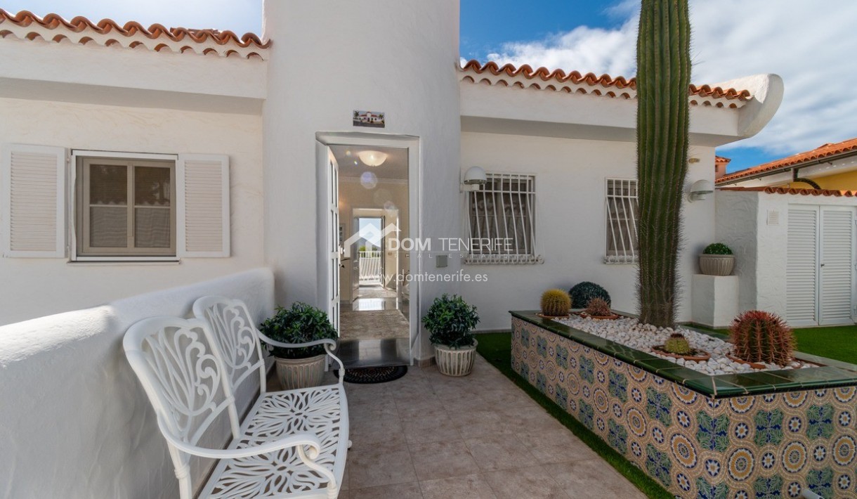 Venta - Chalet independiente -
Arona - Chayofa