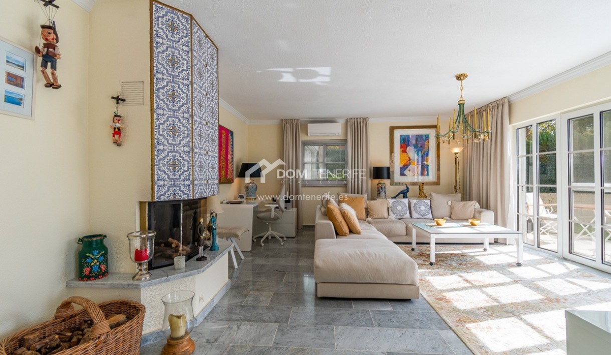 Venta - Chalet independiente -
Arona - Chayofa