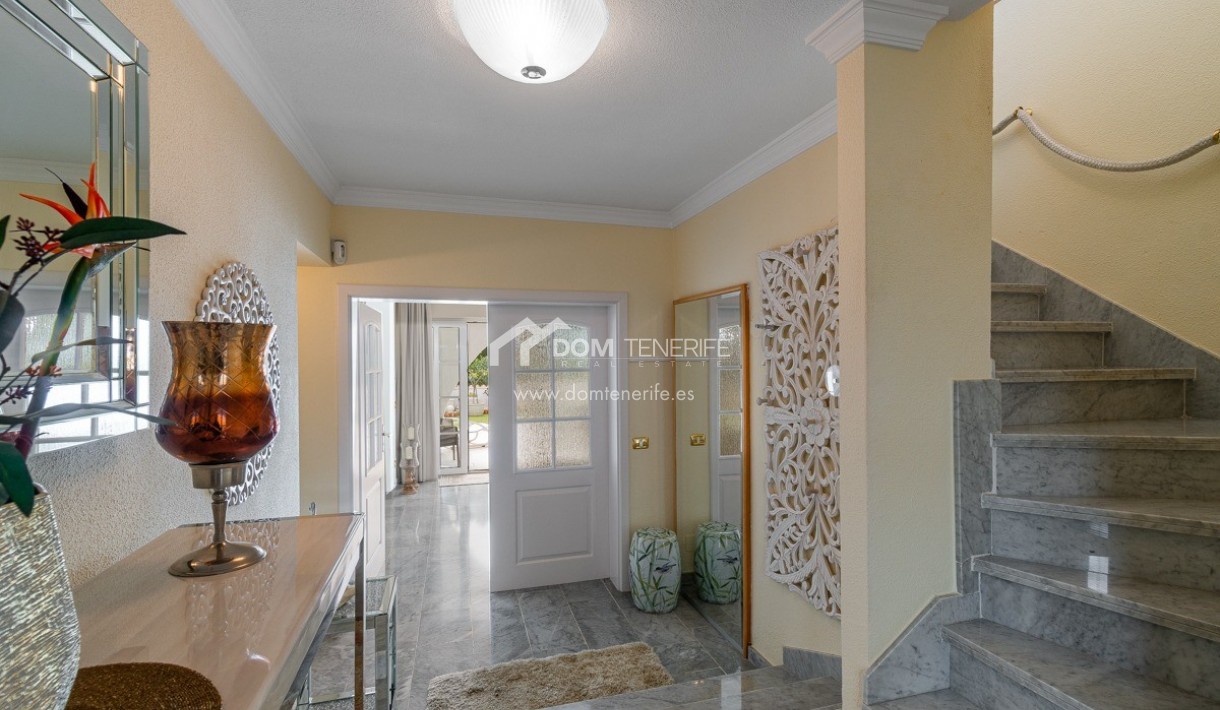 Venta - Chalet independiente -
Arona - Chayofa