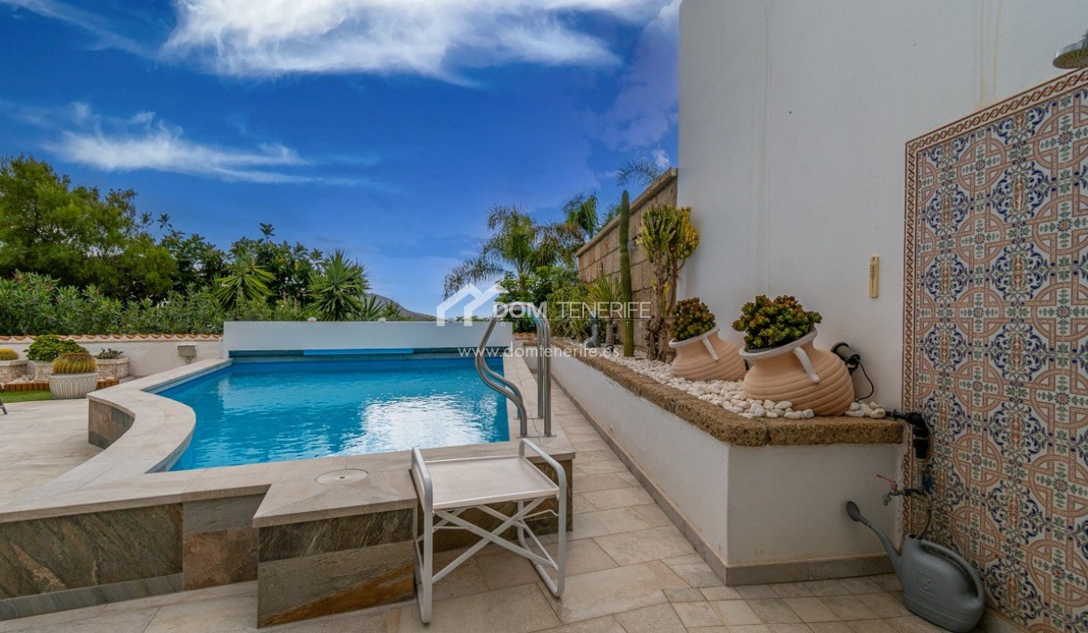 Venta - Chalet independiente -
Arona - Chayofa