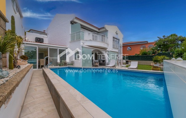 Venta - Chalet independiente -
Arona - Chayofa