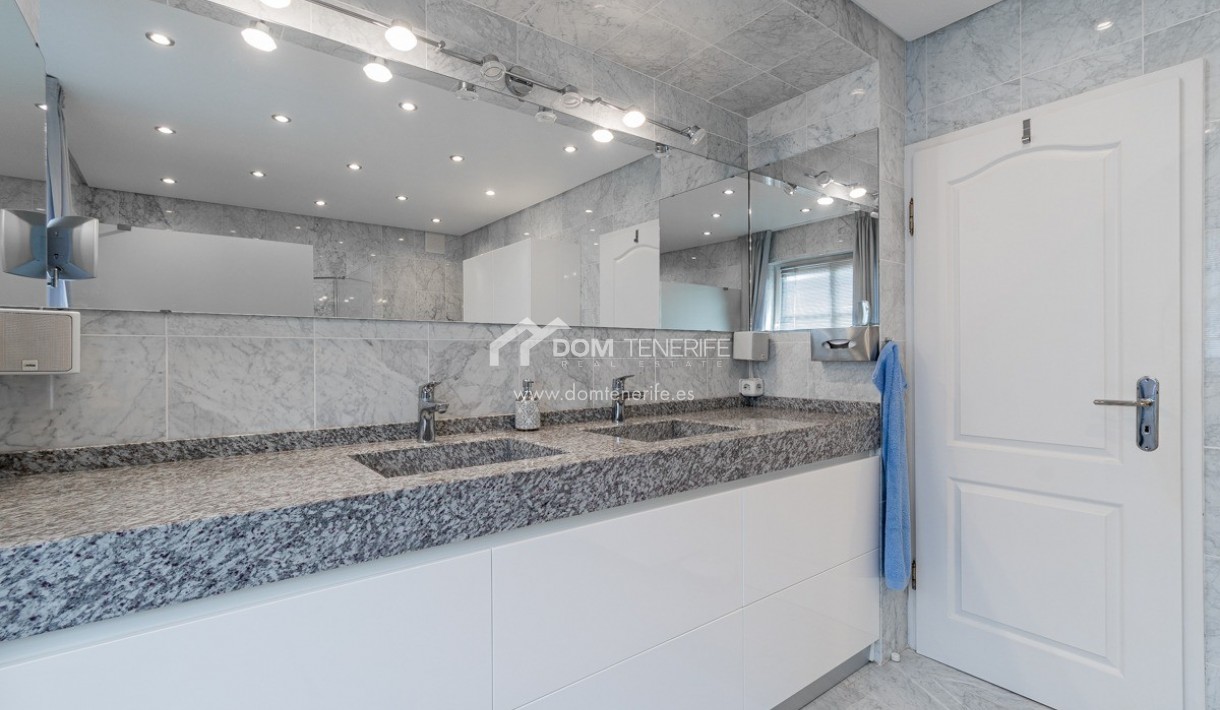 Venta - Chalet independiente -
Arona - Chayofa