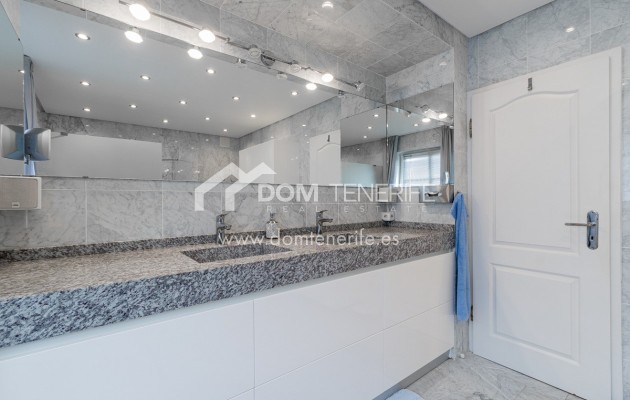 Venta - Chalet independiente -
Arona - Chayofa