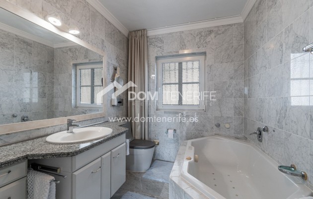 Venta - Chalet independiente -
Arona - Chayofa