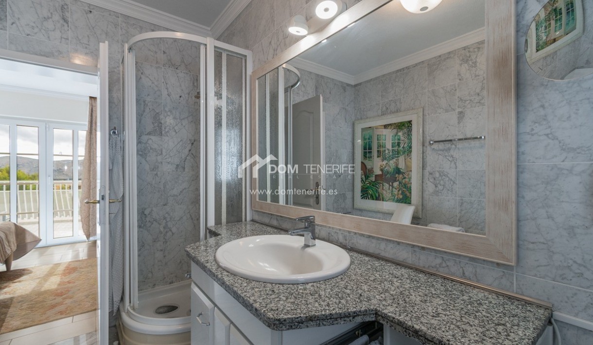 Venta - Chalet independiente -
Arona - Chayofa