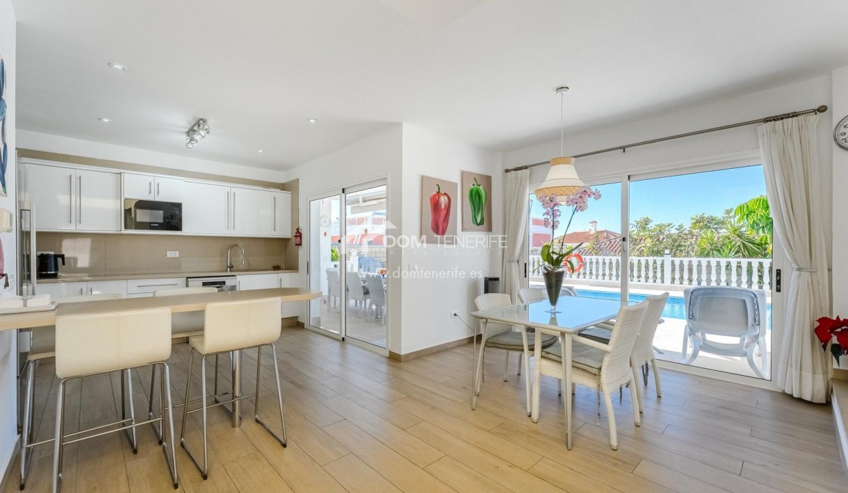 Venta - Chalet independiente -
Guía de Isora  - Playa La Arena