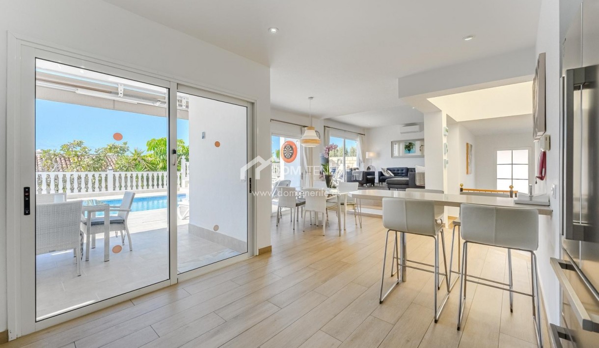 Venta - Chalet independiente -
Guía de Isora  - Playa La Arena