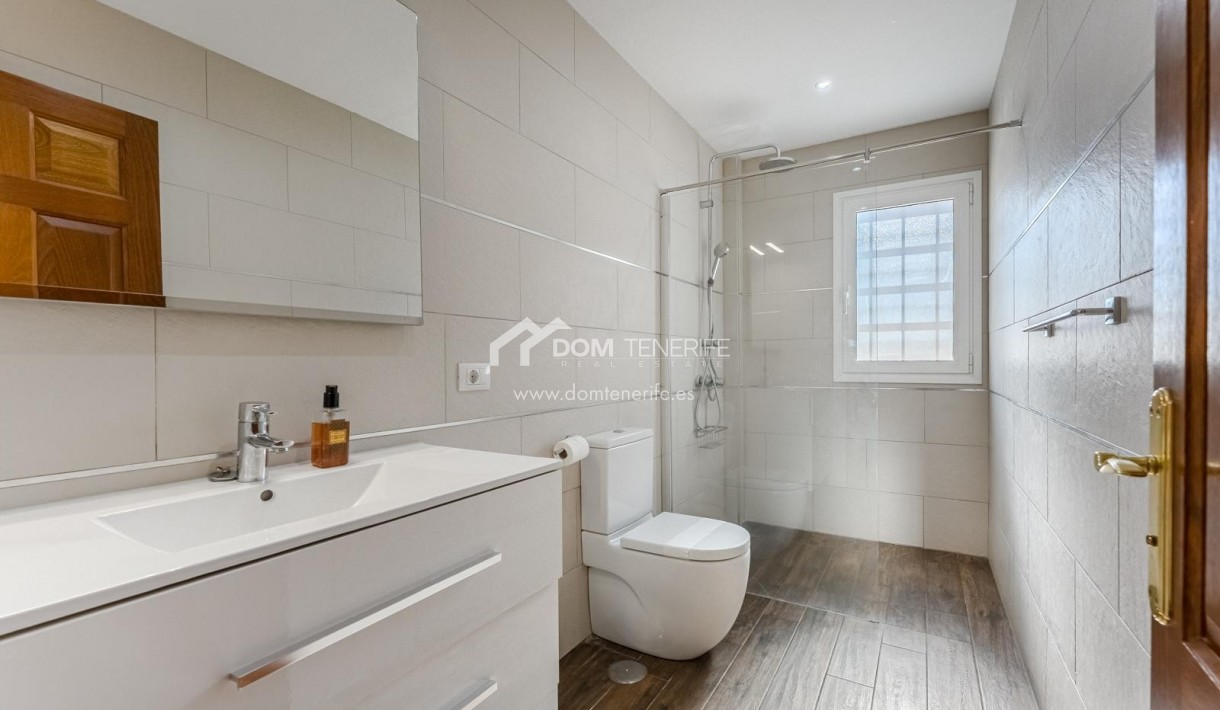 Venta - Chalet independiente -
Guía de Isora  - Playa La Arena