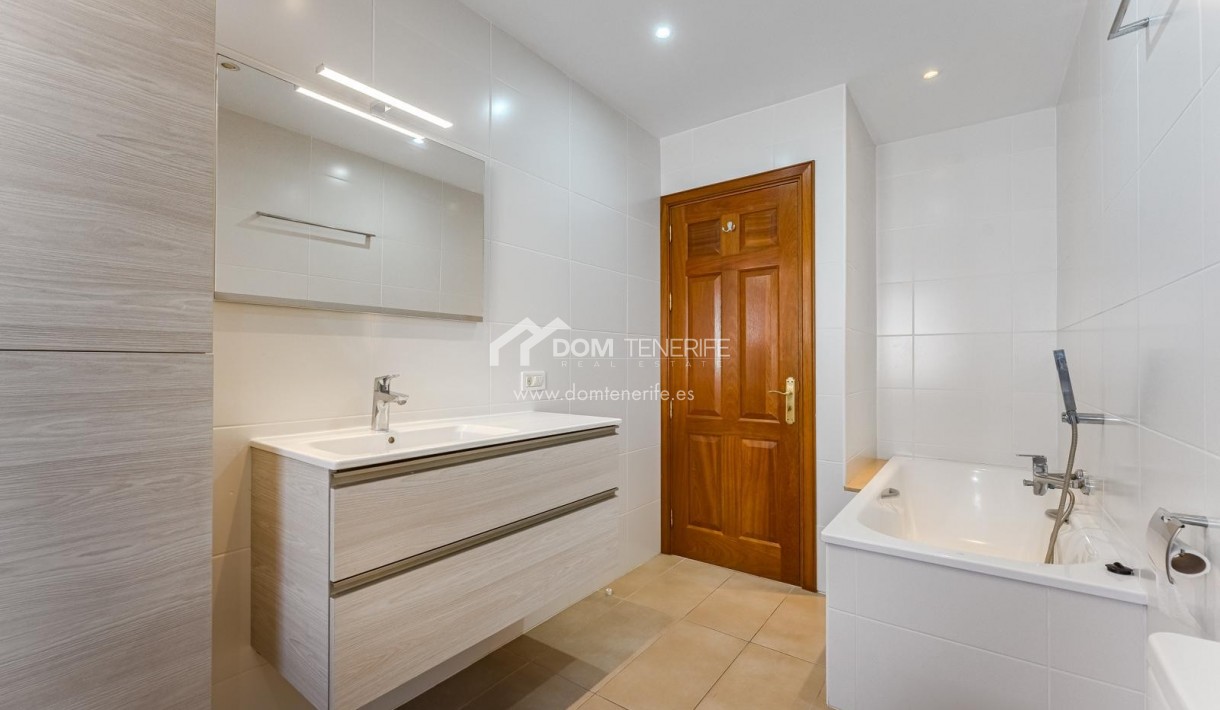 Venta - Chalet independiente -
Guía de Isora  - Playa La Arena