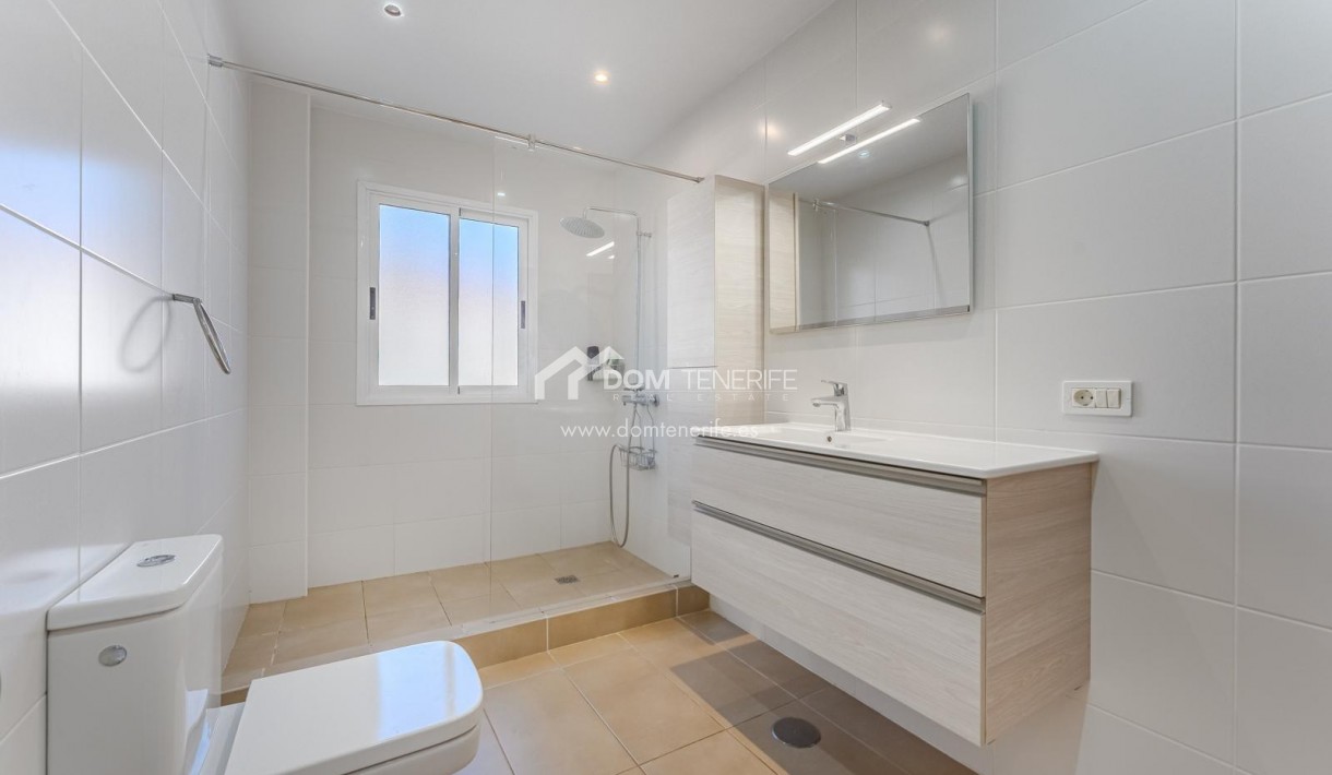 Venta - Chalet independiente -
Guía de Isora  - Playa La Arena