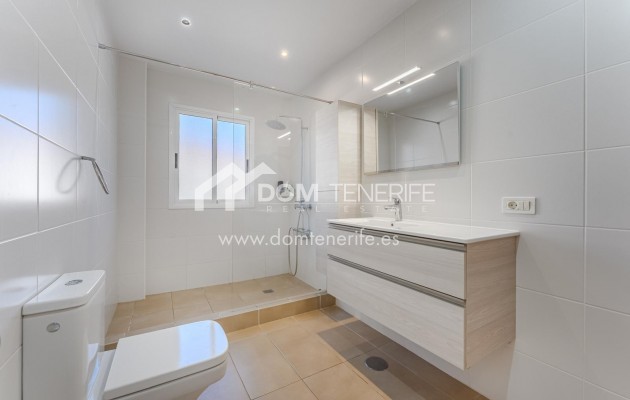 Venta - Chalet independiente -
Guía de Isora  - Playa La Arena