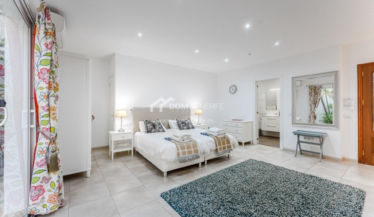 Venta - Chalet independiente -
Guía de Isora  - Playa La Arena