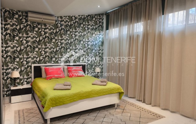 Продажа - Таунхаус -
Адехе - Эль Мадроняль