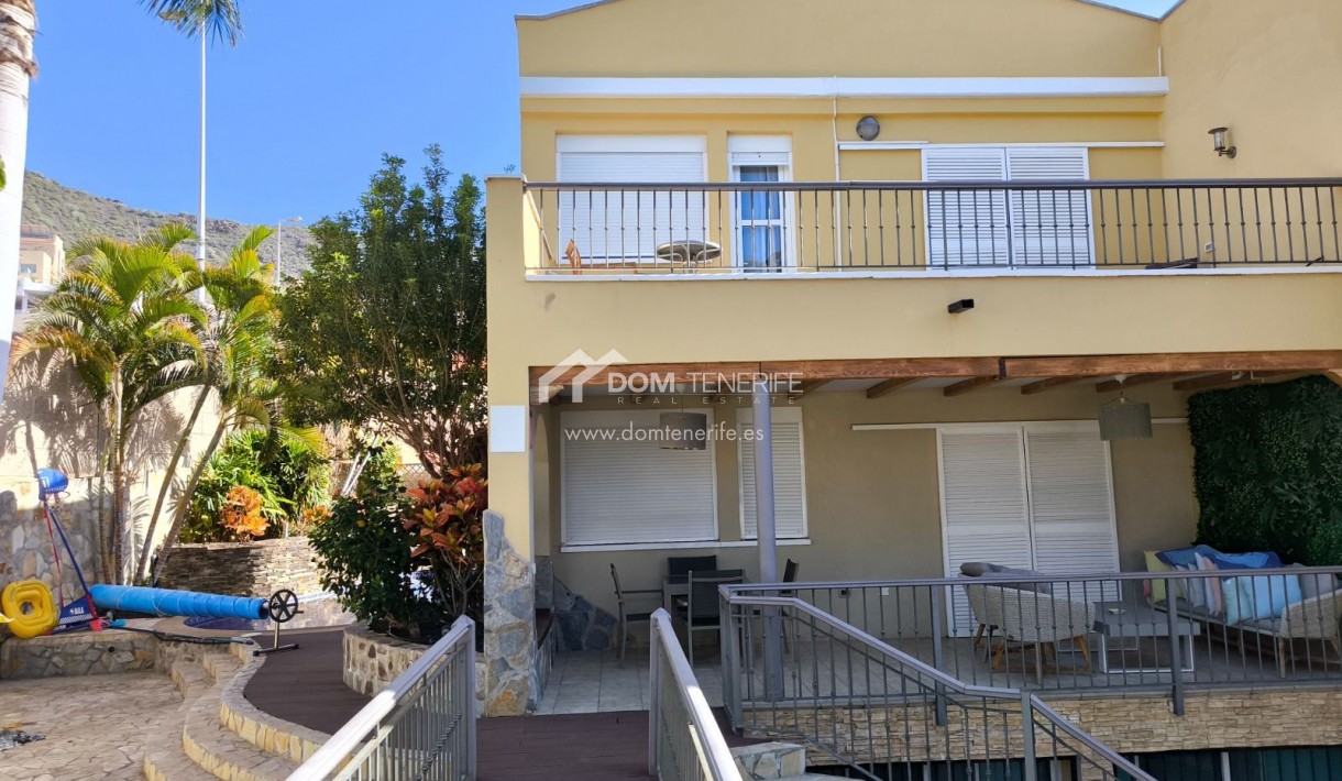 Продажа - Таунхаус -
Адехе - Эль Мадроняль