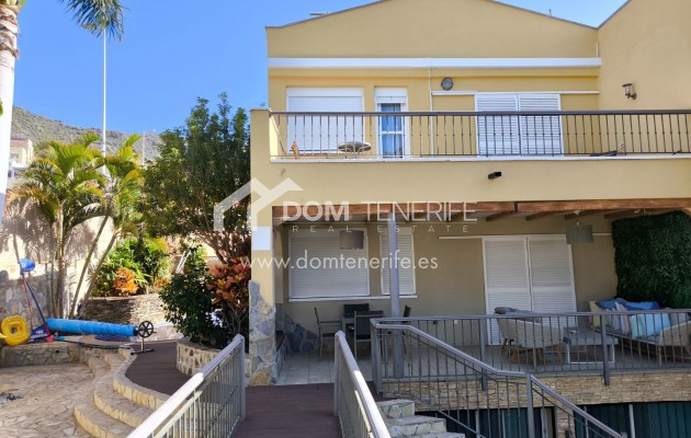 Продажа - Таунхаус -
Адехе - Эль Мадроняль