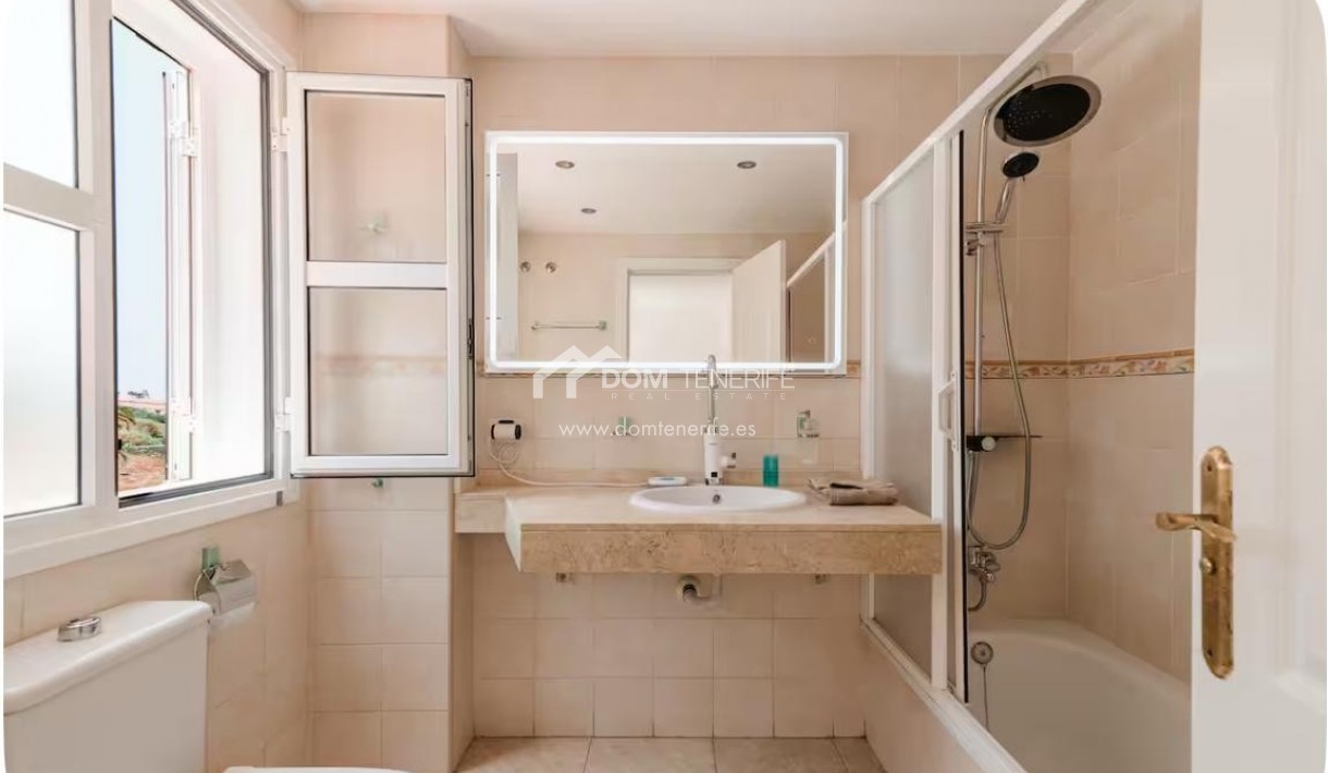 Wiederverkauf - Stadthaus -
Adeje - El Madroñal