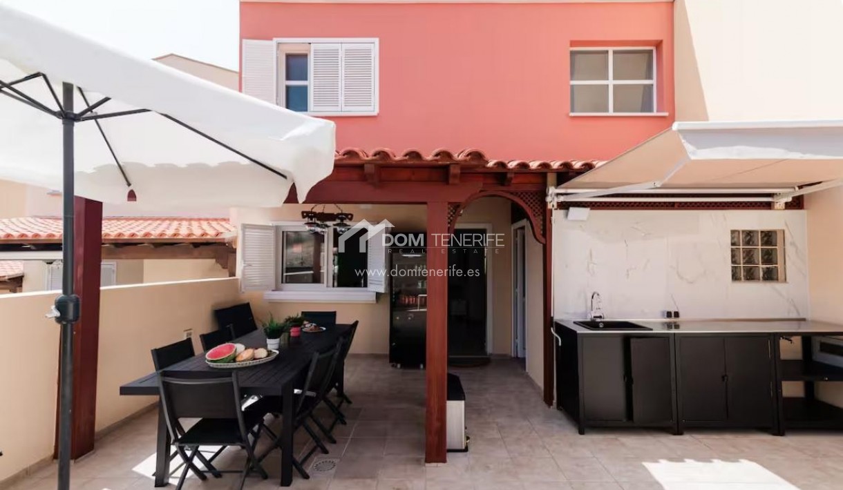 Wiederverkauf - Stadthaus -
Adeje - El Madroñal