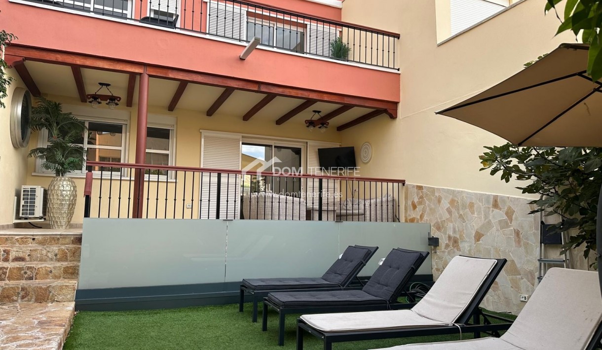 Wiederverkauf - Stadthaus -
Adeje - El Madroñal