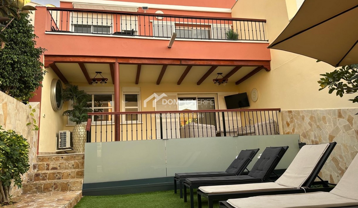 Haus mit 4 Schlafzimmern zu verkaufen