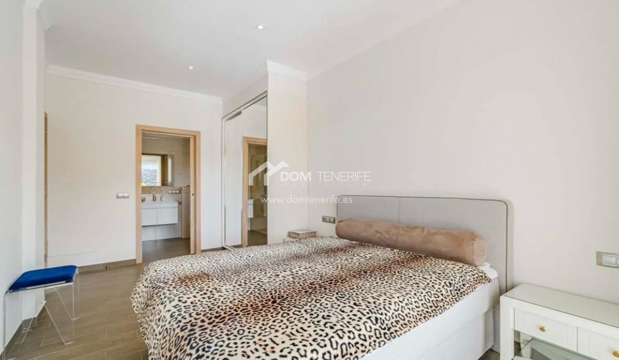 Wiederverkauf - Villa -
Adeje - La Caleta